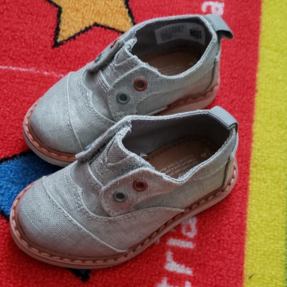 Tom's baby shoes